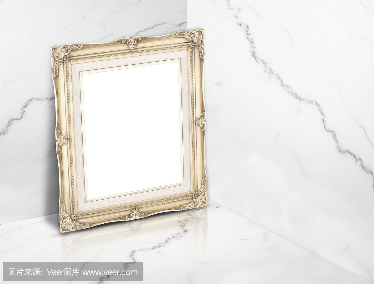 空白的复古金色相框在白色光滑的大理石角工作室房间背景,模拟模板展示或蒙太奇的产品或设计背景,在线营销媒体